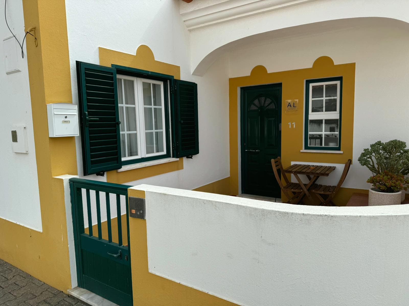 Quarto 1 · Duplo com terraço e casa de banho privativa — 4/5