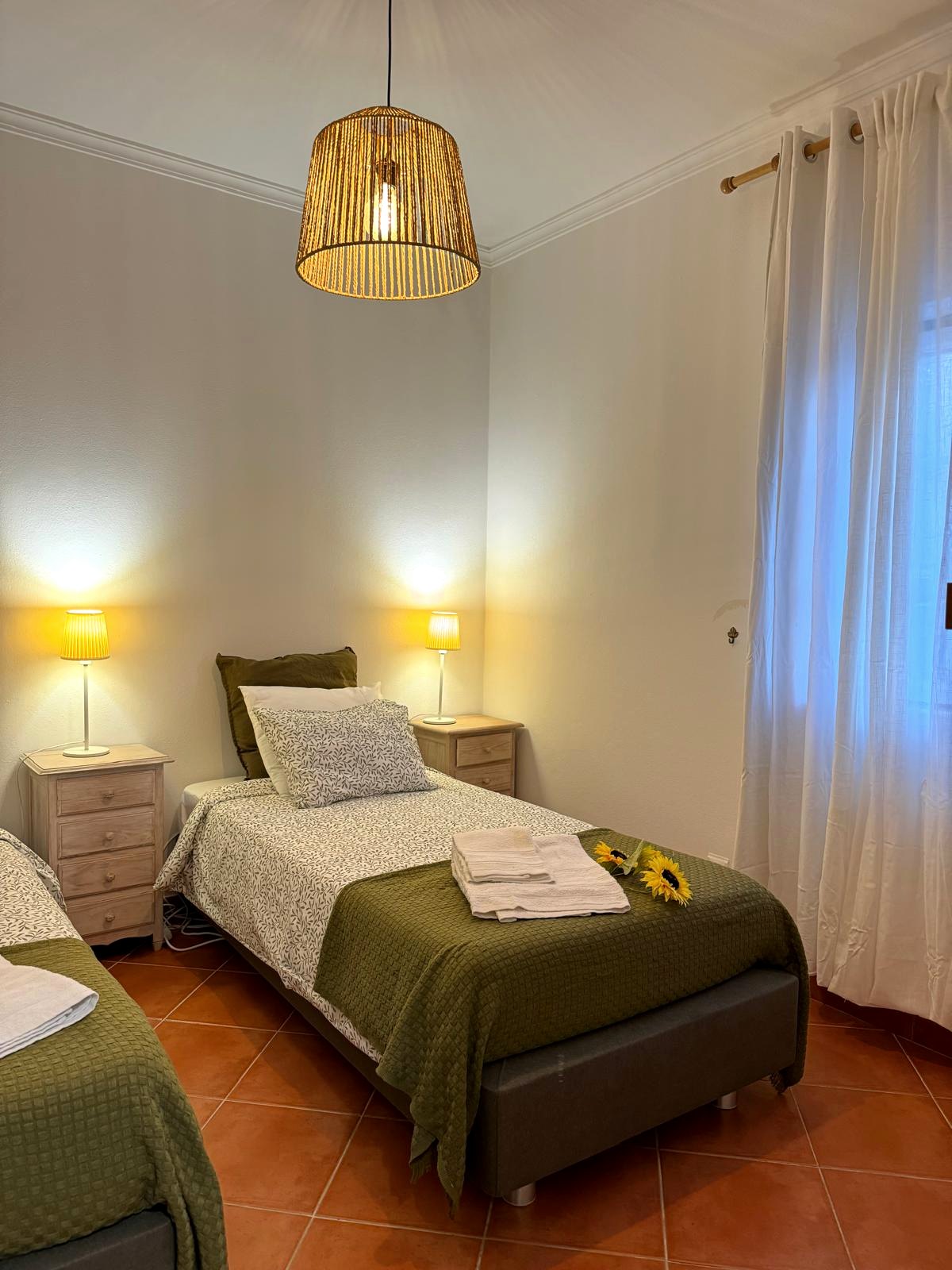 Quarto 1 · Duplo com terraço e casa de banho privativa — 3/5
